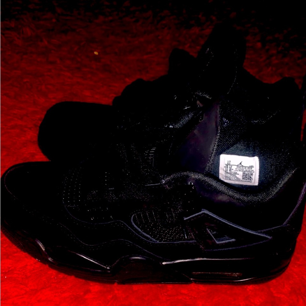 Black cat 4s Size 8.5 US